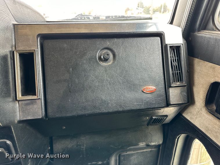 image for item DG4373 1999 Peterbilt 379 semi truck