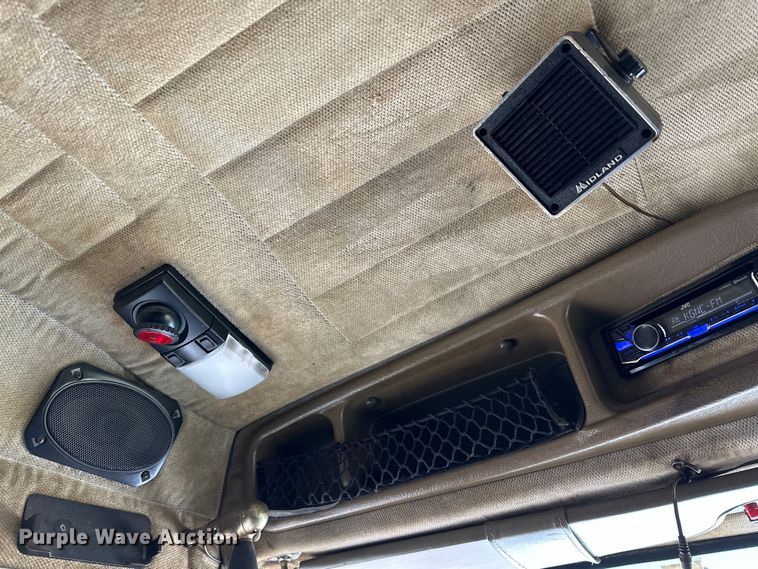 image for item DG4373 1999 Peterbilt 379 semi truck