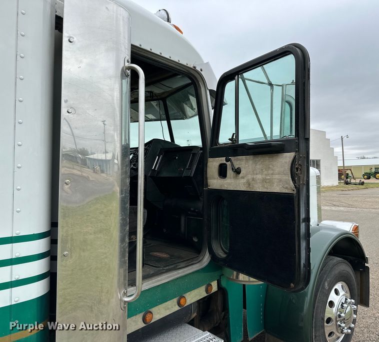 image for item DG4373 1999 Peterbilt 379 semi truck