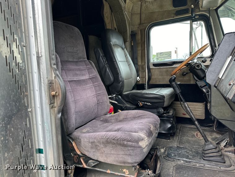 image for item DG4373 1999 Peterbilt 379 semi truck