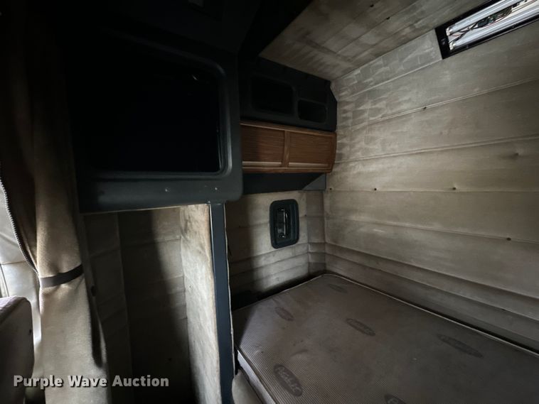 image for item DG4373 1999 Peterbilt 379 semi truck