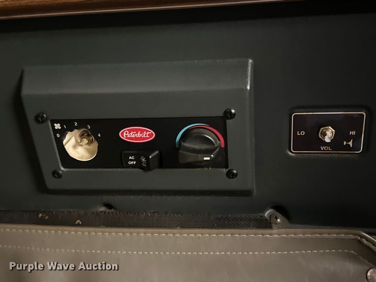 image for item DG4373 1999 Peterbilt 379 semi truck