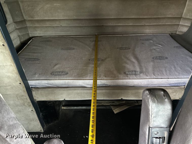 image for item DG4373 1999 Peterbilt 379 semi truck