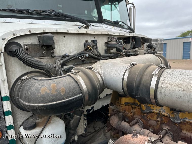 image for item DG4373 1999 Peterbilt 379 semi truck