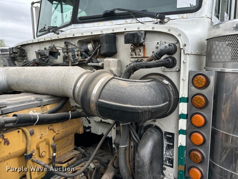 image for item DG4373 1999 Peterbilt 379 semi truck