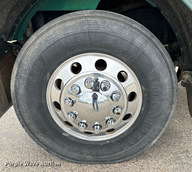 image for item DG4373 1999 Peterbilt 379 semi truck