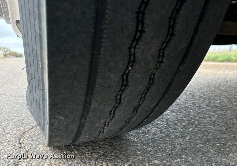 image for item DG4373 1999 Peterbilt 379 semi truck