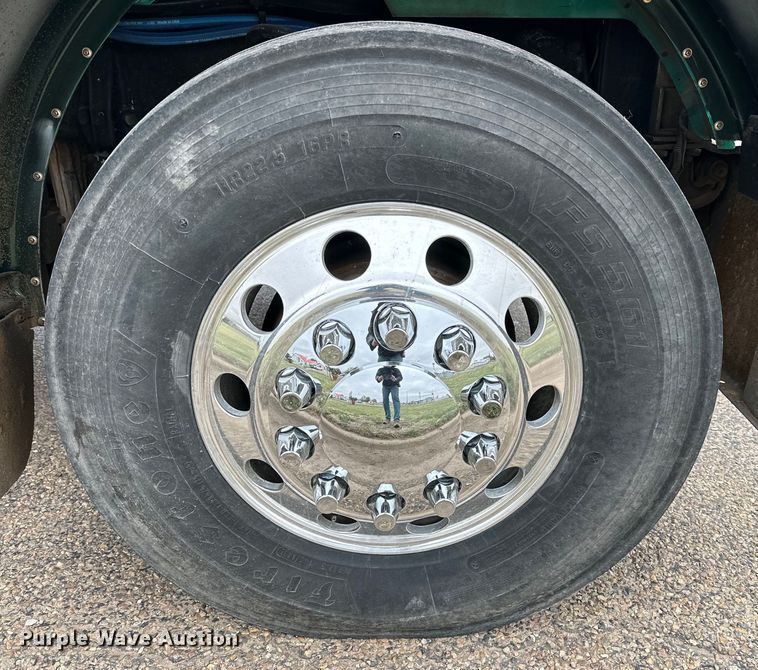 image for item DG4373 1999 Peterbilt 379 semi truck