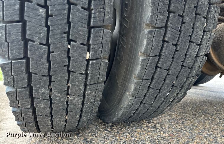 image for item DG4373 1999 Peterbilt 379 semi truck