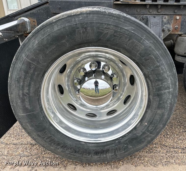 image for item DG4373 1999 Peterbilt 379 semi truck