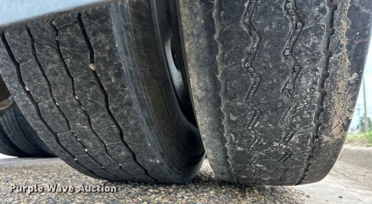 image for item DG4373 1999 Peterbilt 379 semi truck