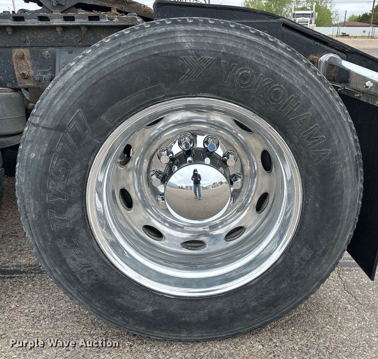 image for item DG4373 1999 Peterbilt 379 semi truck