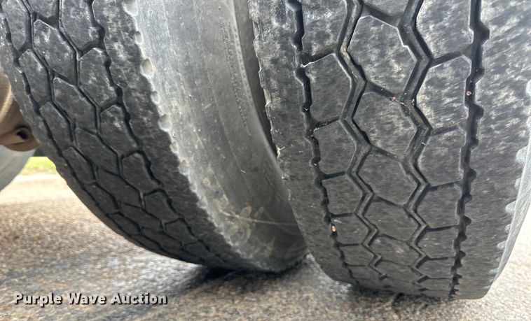 image for item DG4373 1999 Peterbilt 379 semi truck