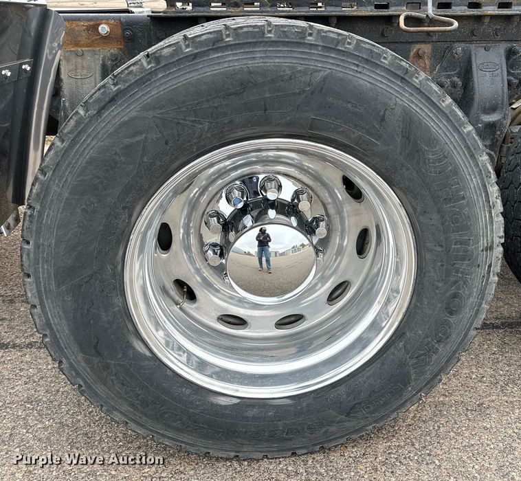 image for item DG4373 1999 Peterbilt 379 semi truck