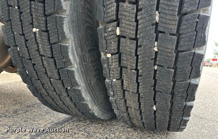 image for item DG4373 1999 Peterbilt 379 semi truck