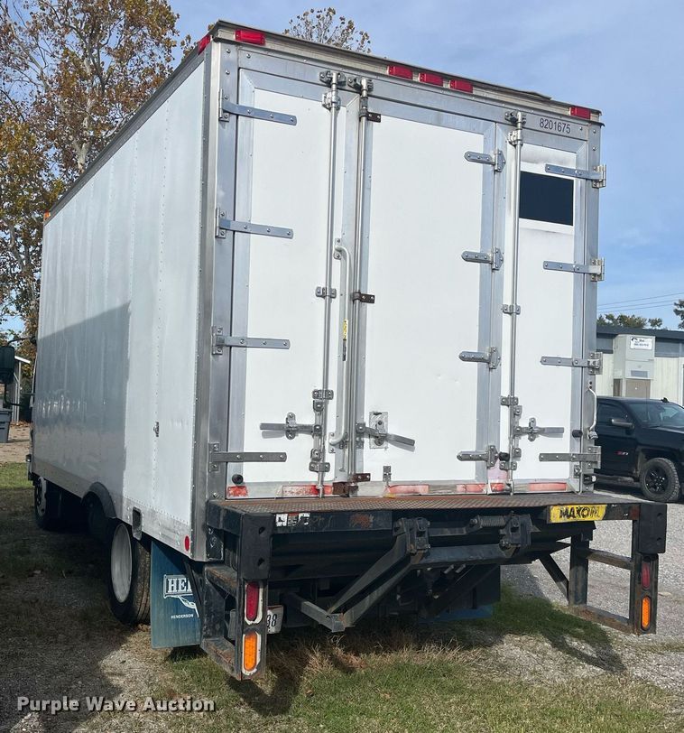 image for item DH8604 2013 Isuzu NRR refrigerated truck