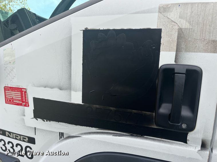 image for item DH8604 2013 Isuzu NRR refrigerated truck