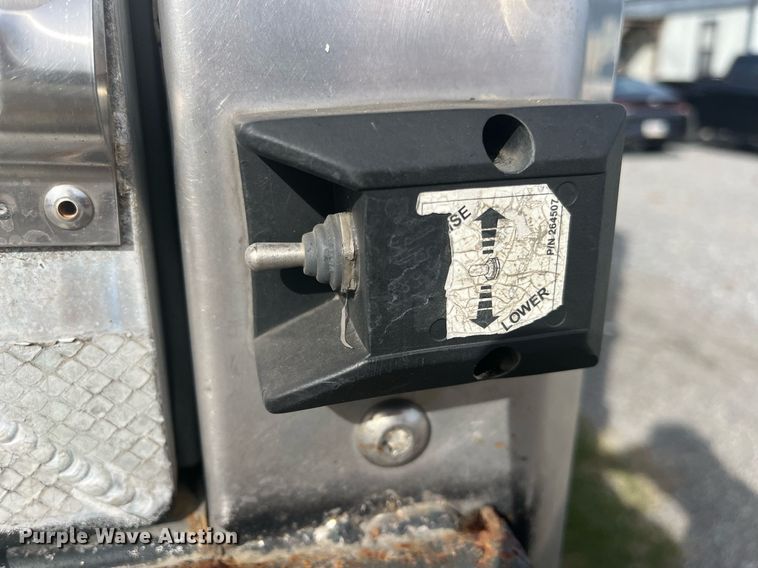 image for item DH8604 2013 Isuzu NRR refrigerated truck