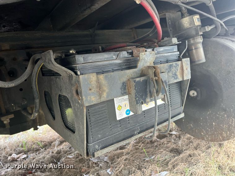 image for item DH8604 2013 Isuzu NRR refrigerated truck