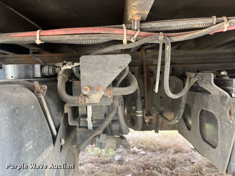 image for item DH8604 2013 Isuzu NRR refrigerated truck