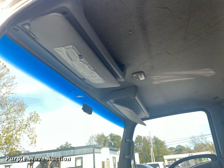 image for item DH8604 2013 Isuzu NRR refrigerated truck