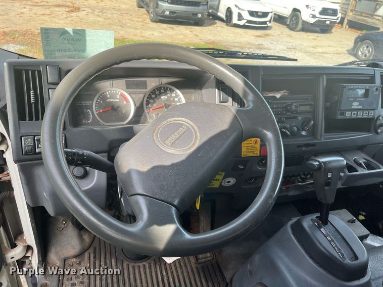 image for item DH8604 2013 Isuzu NRR refrigerated truck