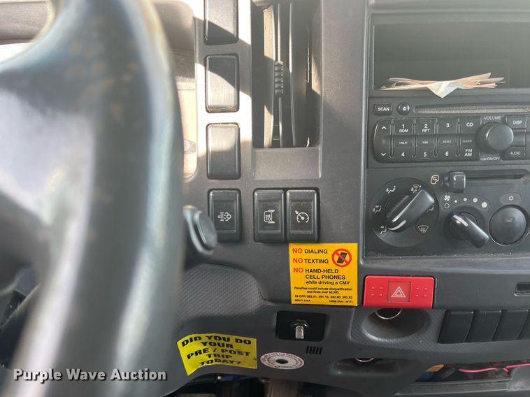 image for item DH8604 2013 Isuzu NRR refrigerated truck