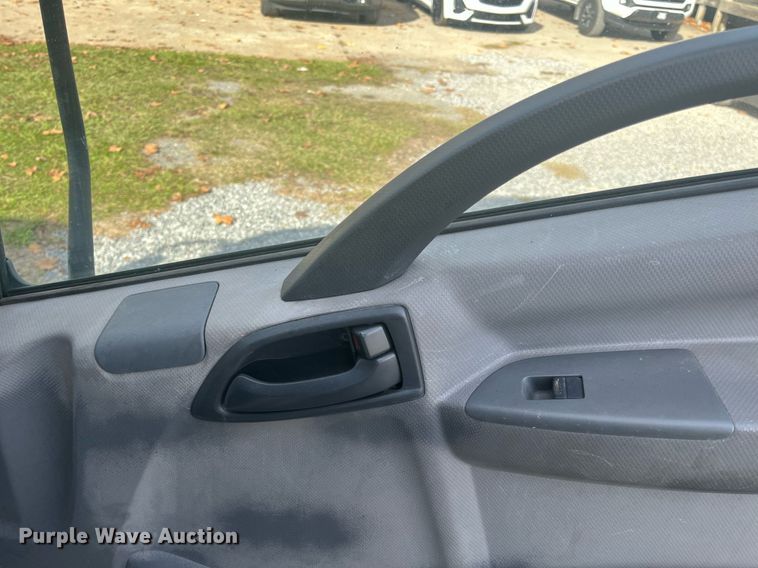 image for item DH8604 2013 Isuzu NRR refrigerated truck