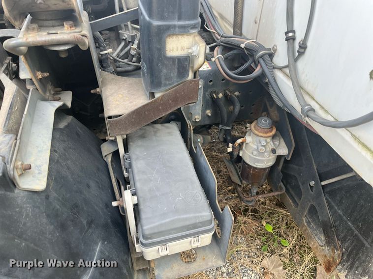 image for item DH8604 2013 Isuzu NRR refrigerated truck