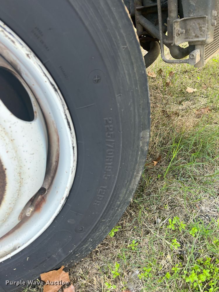 image for item DH8604 2013 Isuzu NRR refrigerated truck