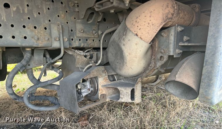 image for item DH8604 2013 Isuzu NRR refrigerated truck