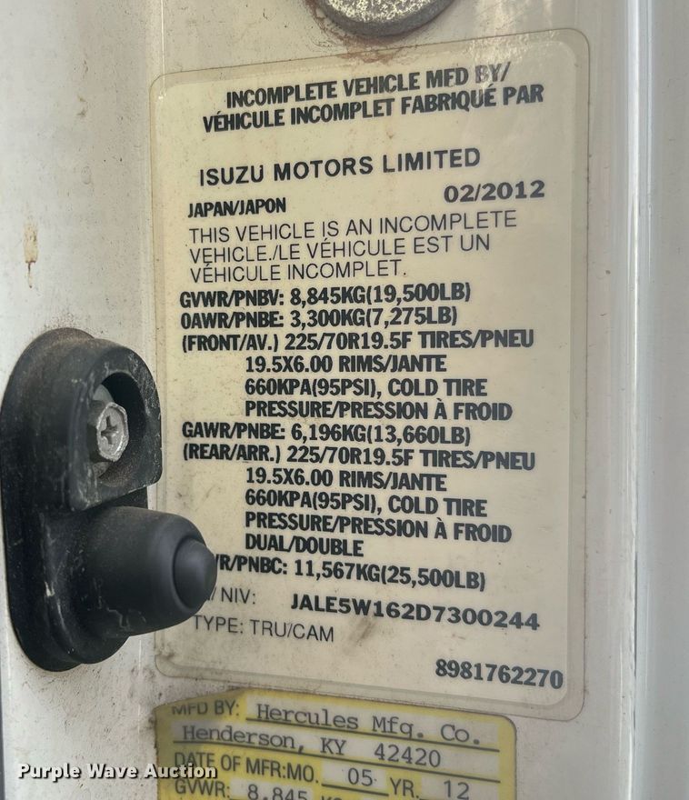 image for item DH8604 2013 Isuzu NRR refrigerated truck