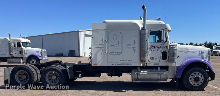 image for item DM2717 2002 Freightliner  FLD semi truck