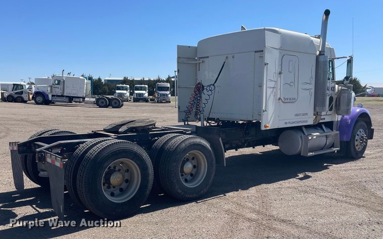 image for item DM2717 2002 Freightliner  FLD semi truck