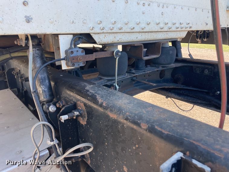 image for item DM2717 2002 Freightliner  FLD semi truck