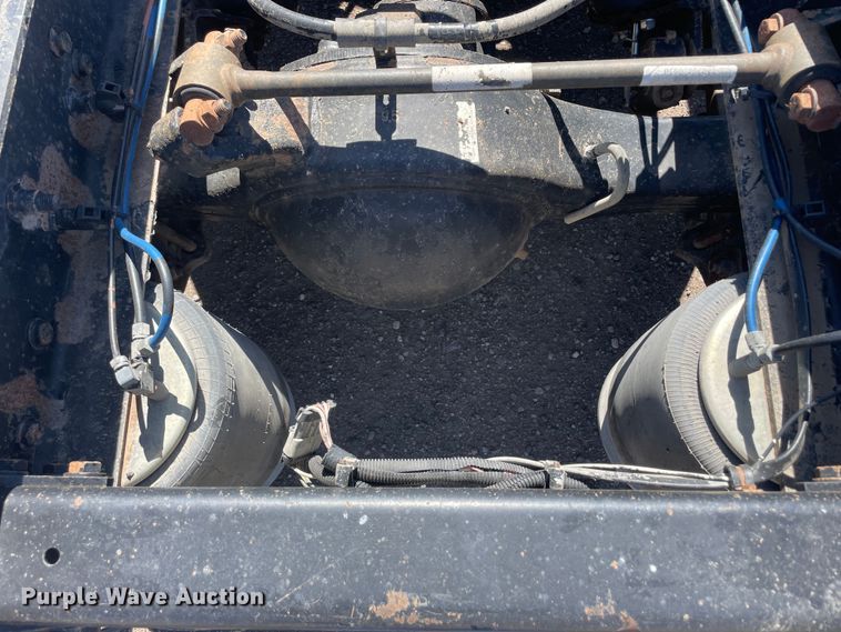 image for item DM2717 2002 Freightliner  FLD semi truck