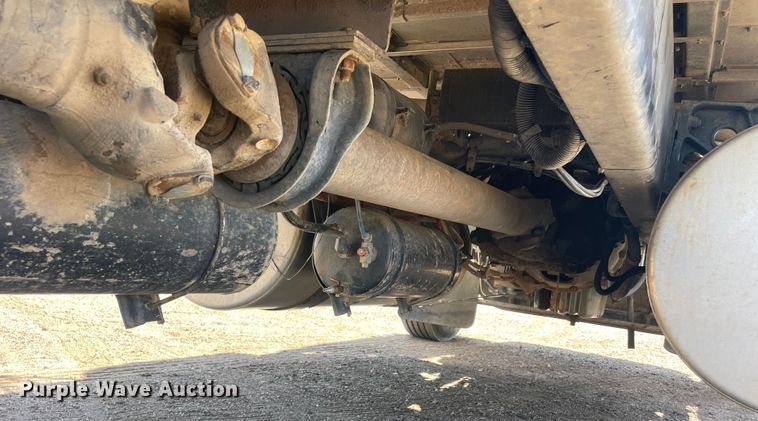 image for item DM2717 2002 Freightliner  FLD semi truck