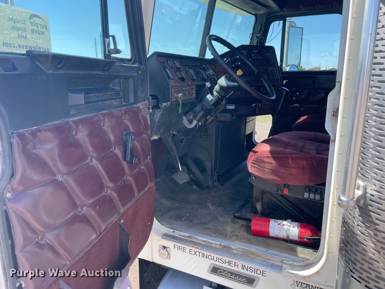 image for item DM2717 2002 Freightliner  FLD semi truck