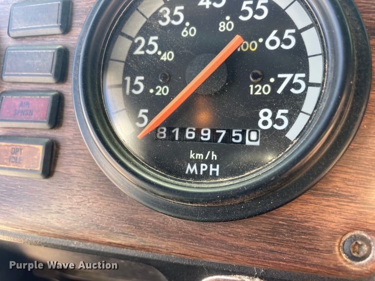 image for item DM2717 2002 Freightliner  FLD semi truck