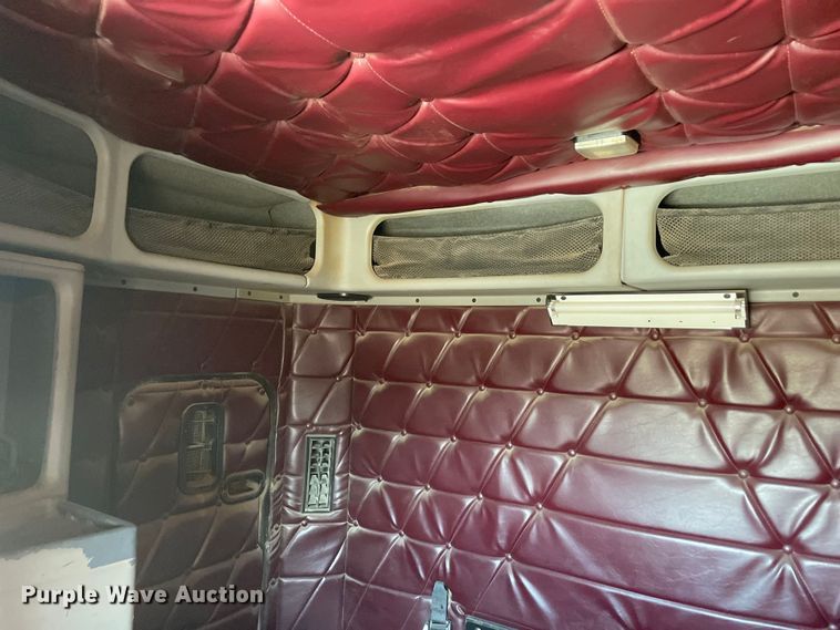 image for item DM2717 2002 Freightliner  FLD semi truck