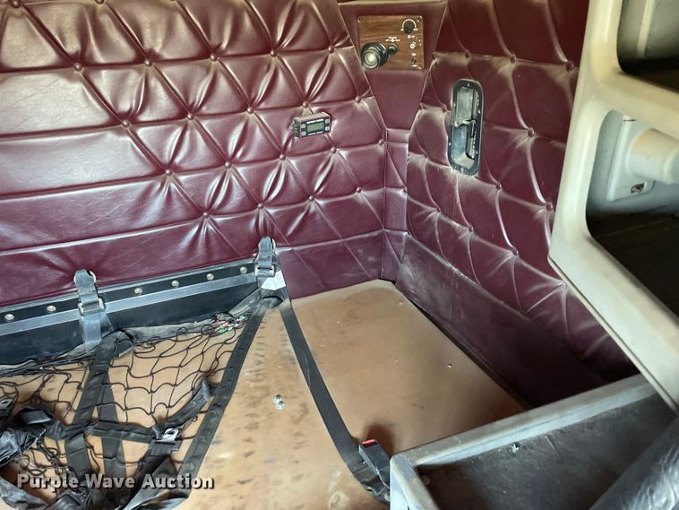 image for item DM2717 2002 Freightliner  FLD semi truck