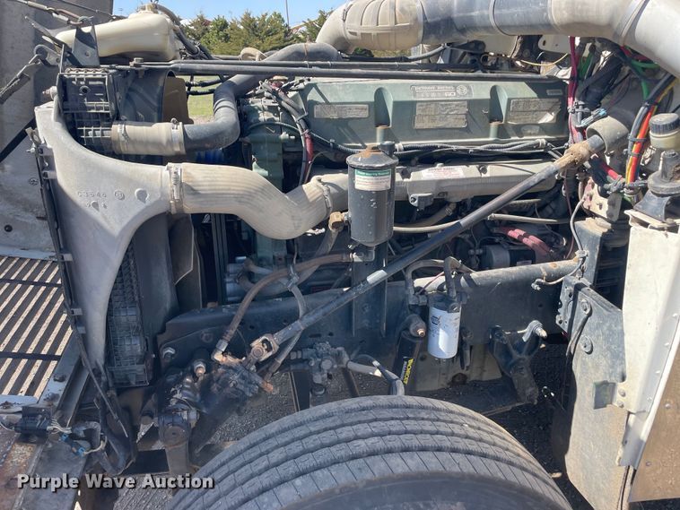 image for item DM2717 2002 Freightliner  FLD semi truck