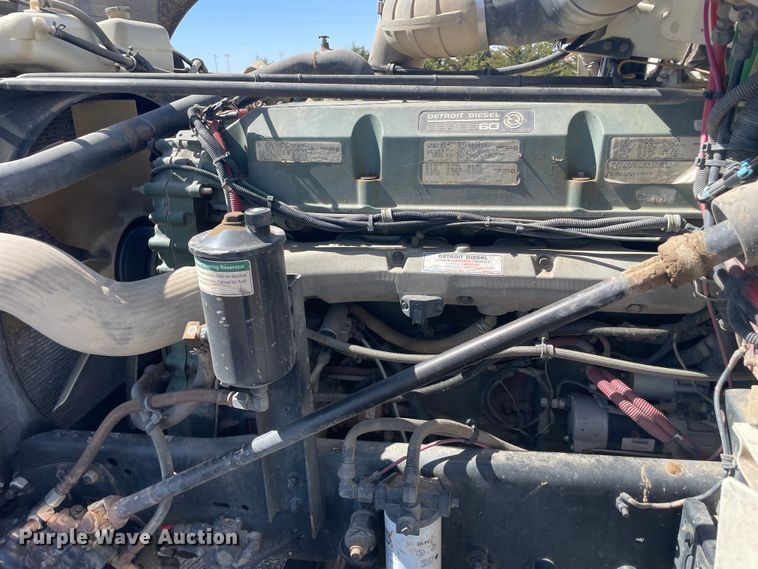 image for item DM2717 2002 Freightliner  FLD semi truck