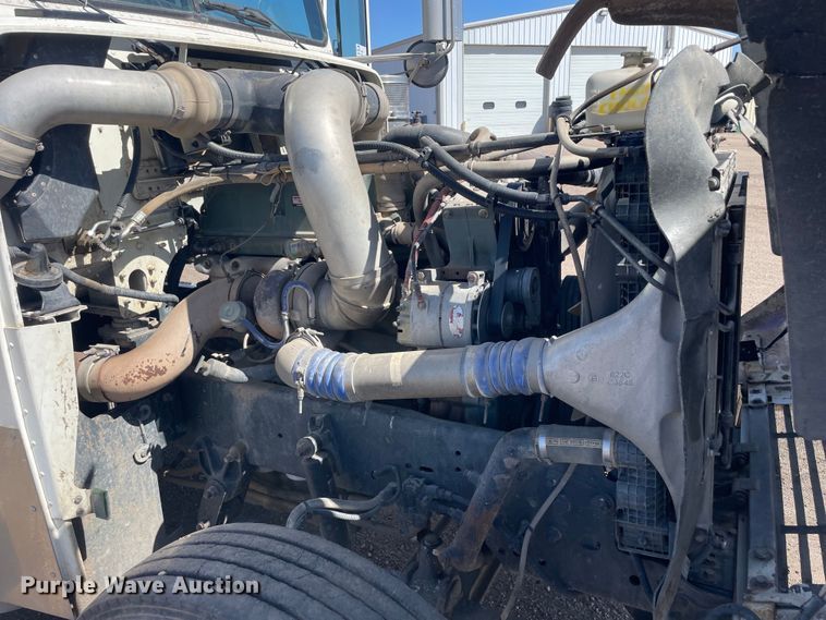 image for item DM2717 2002 Freightliner  FLD semi truck