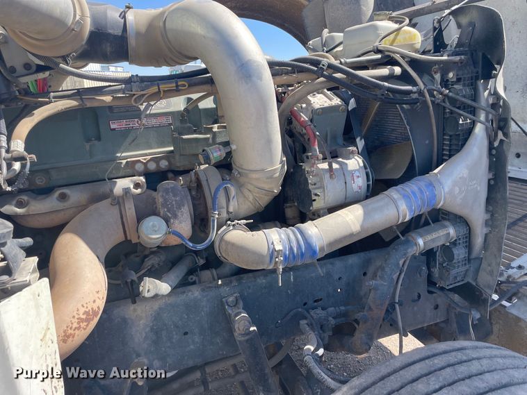 image for item DM2717 2002 Freightliner  FLD semi truck