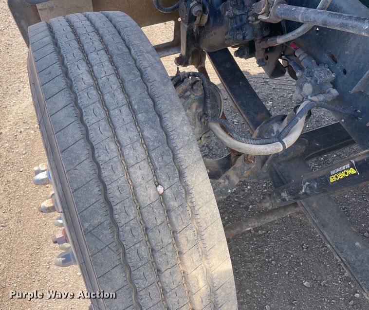 image for item DM2717 2002 Freightliner  FLD semi truck