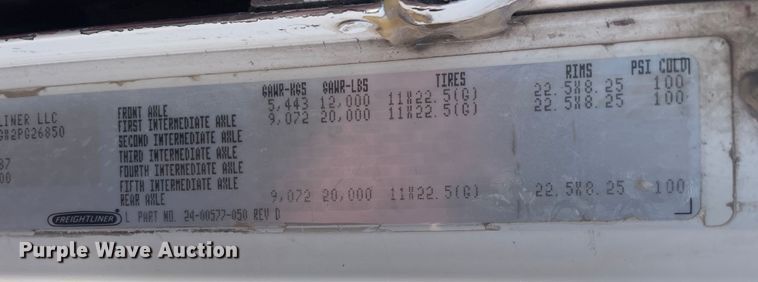 image for item DM2717 2002 Freightliner  FLD semi truck