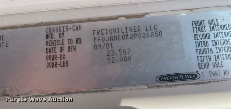 image for item DM2717 2002 Freightliner  FLD semi truck