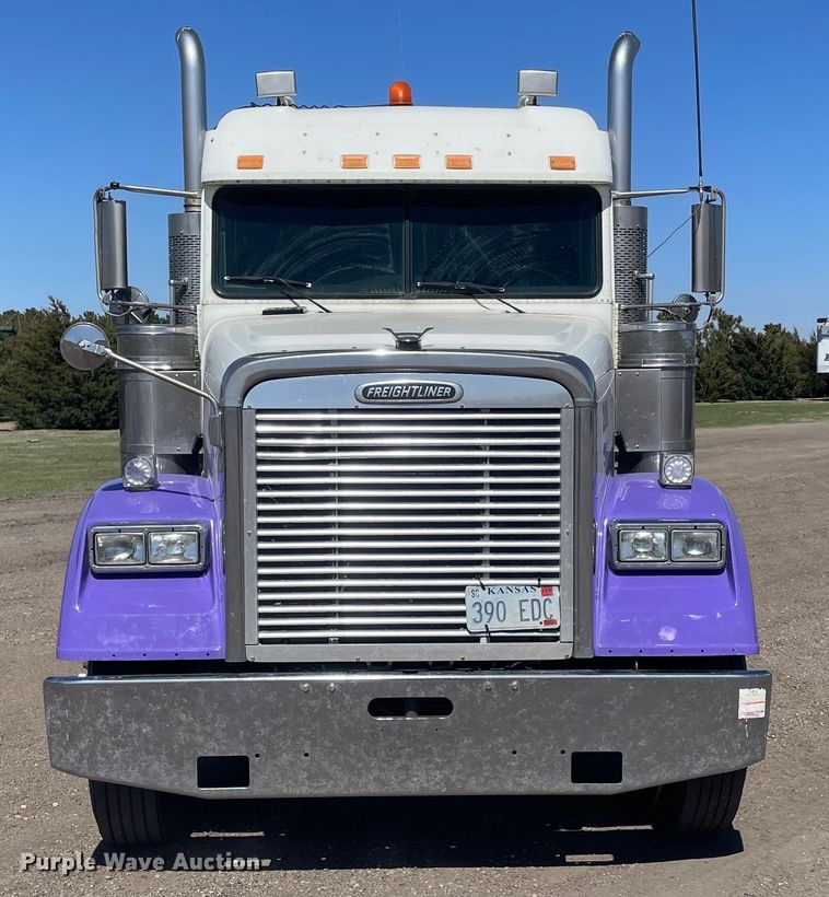 image for item DM2718 2002 Freightliner  FLD semi truck