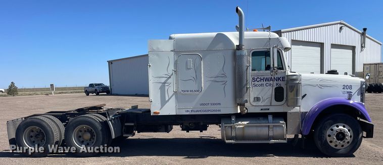 image for item DM2718 2002 Freightliner  FLD semi truck